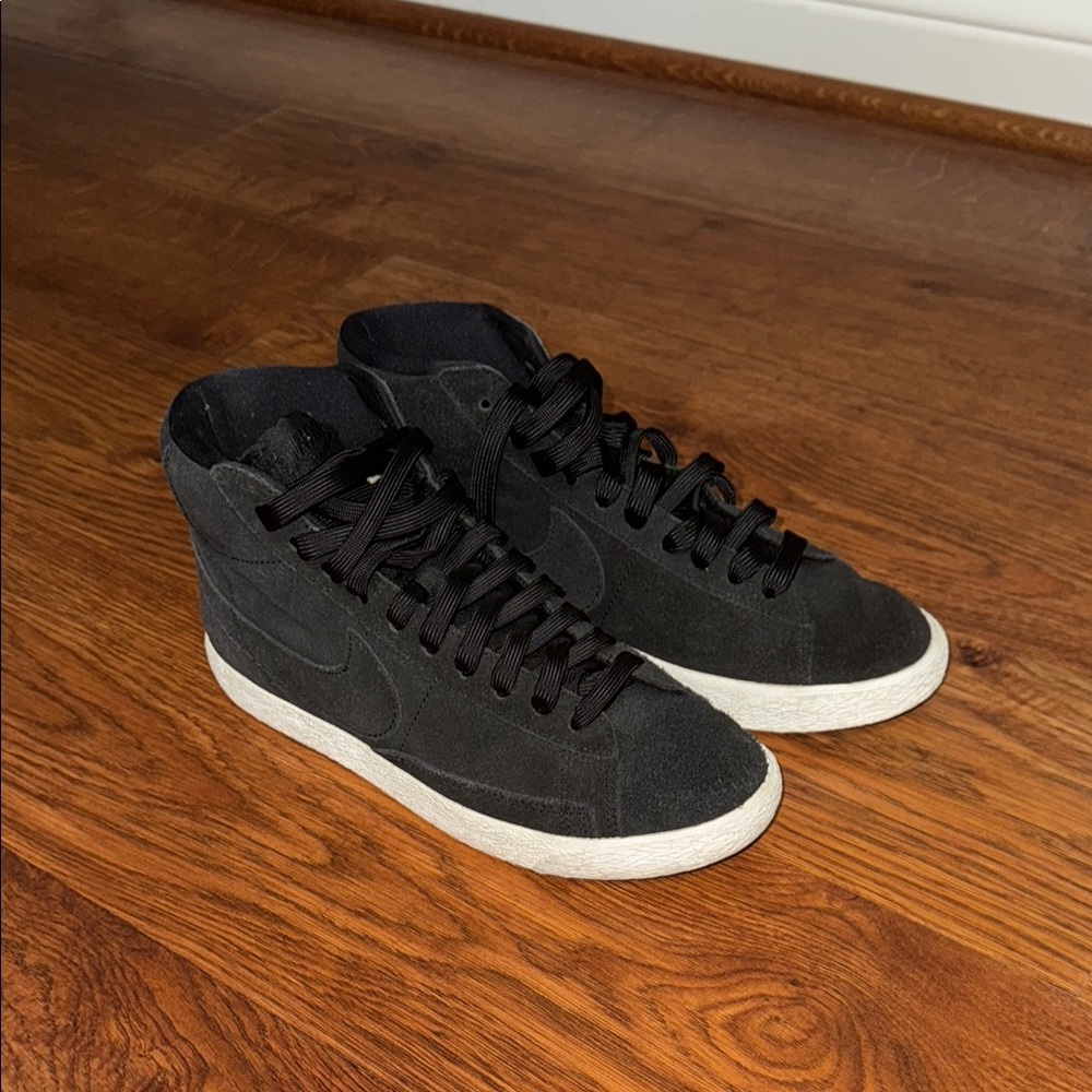 Kids black high top Nikes